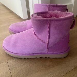 Worn once UGG Classic Mini boot